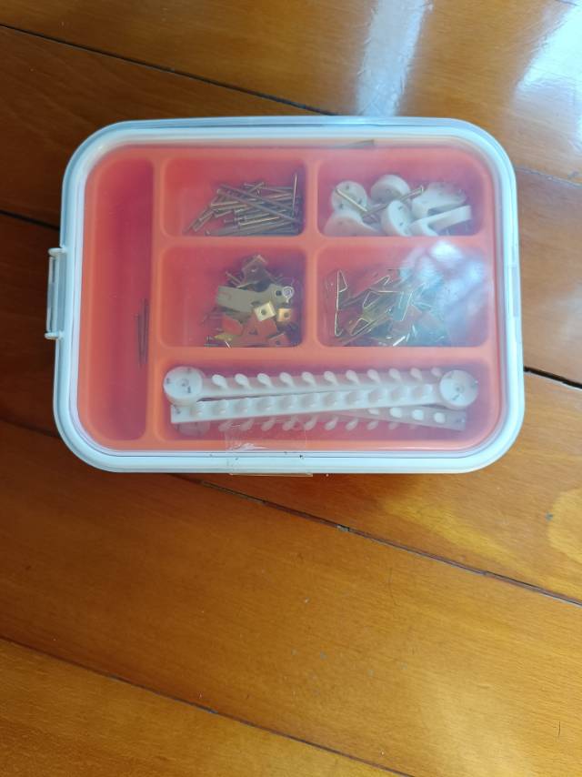釘牆上小鈎