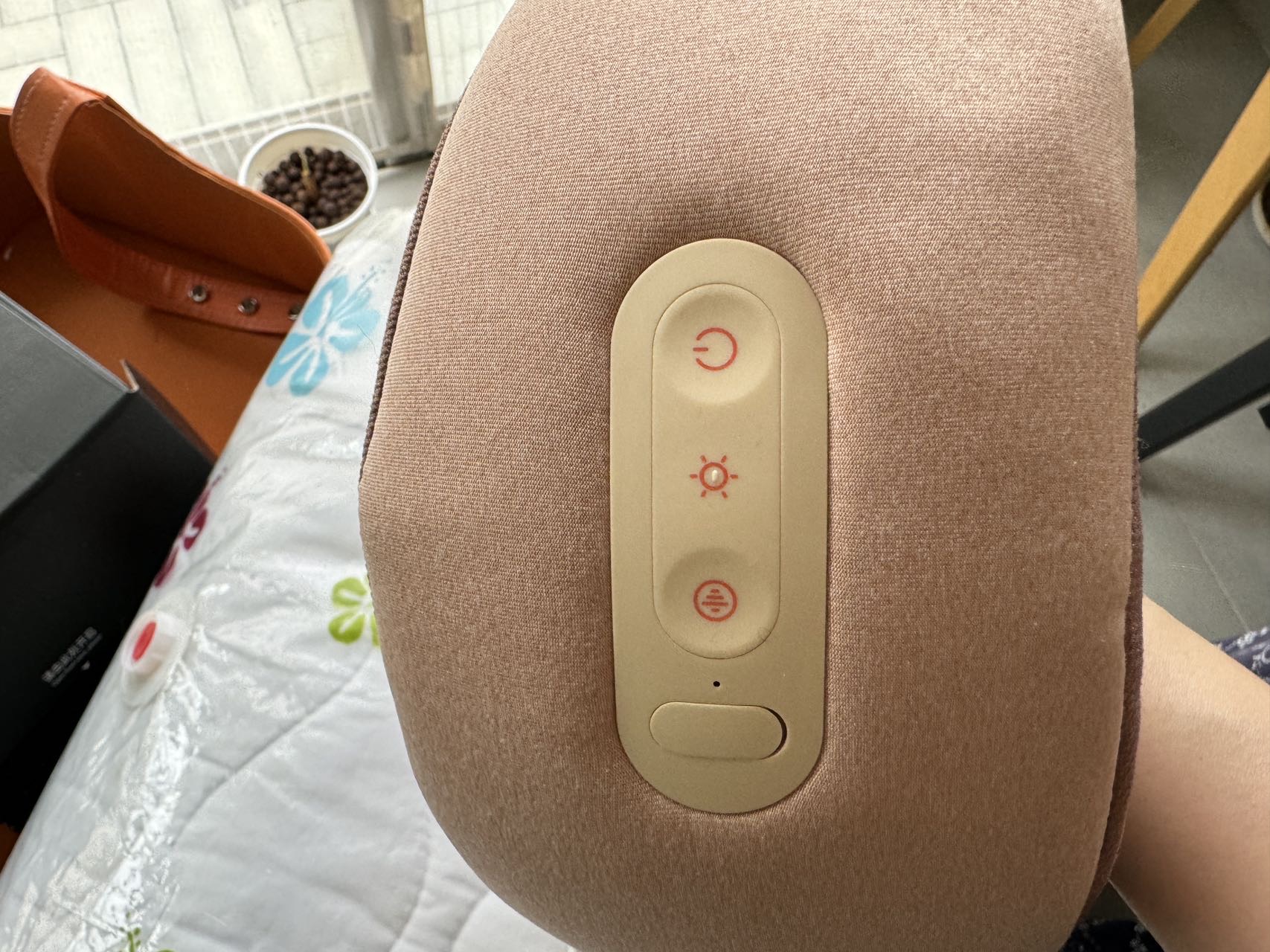 颈部按摩仪