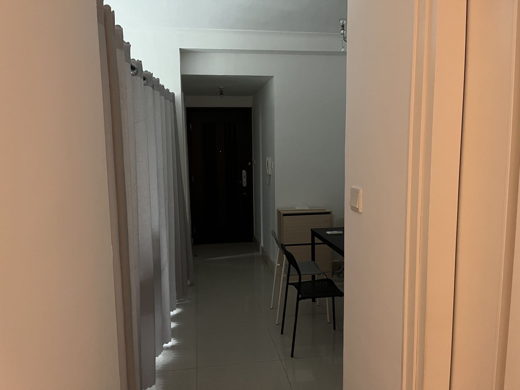 免！费！送！单人床架床垫和餐桌带椅子