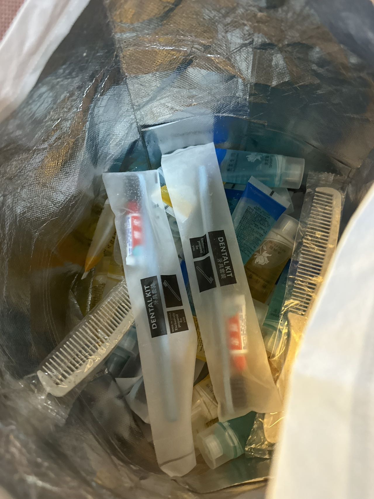一次性牙膏牙刷梳子洗头发护发素等