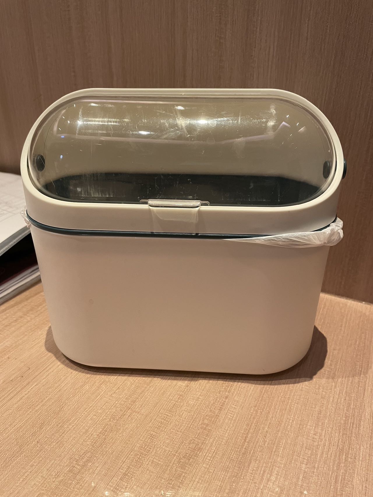 辦公桌上小垃圾桶