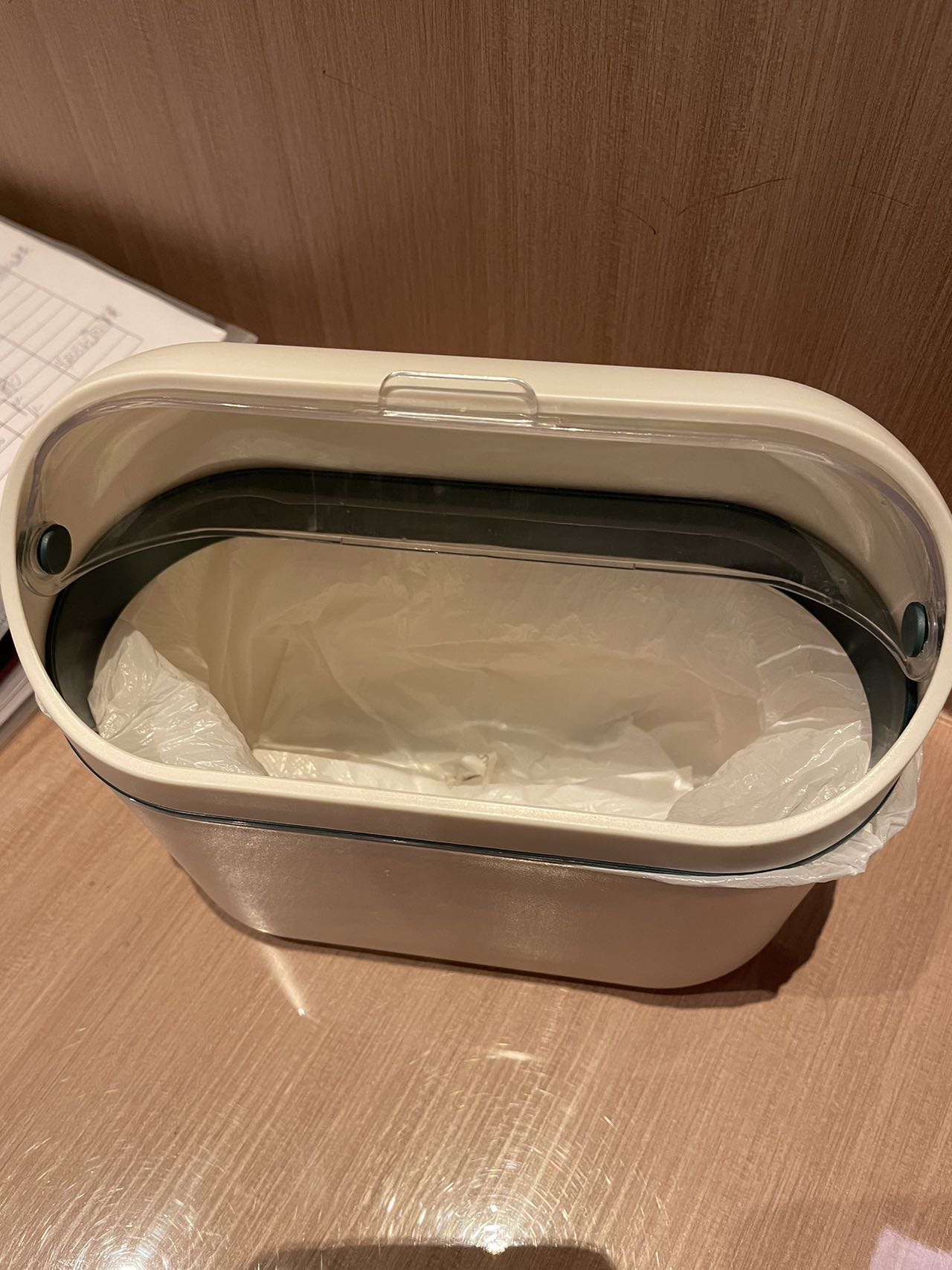 辦公桌上小垃圾桶