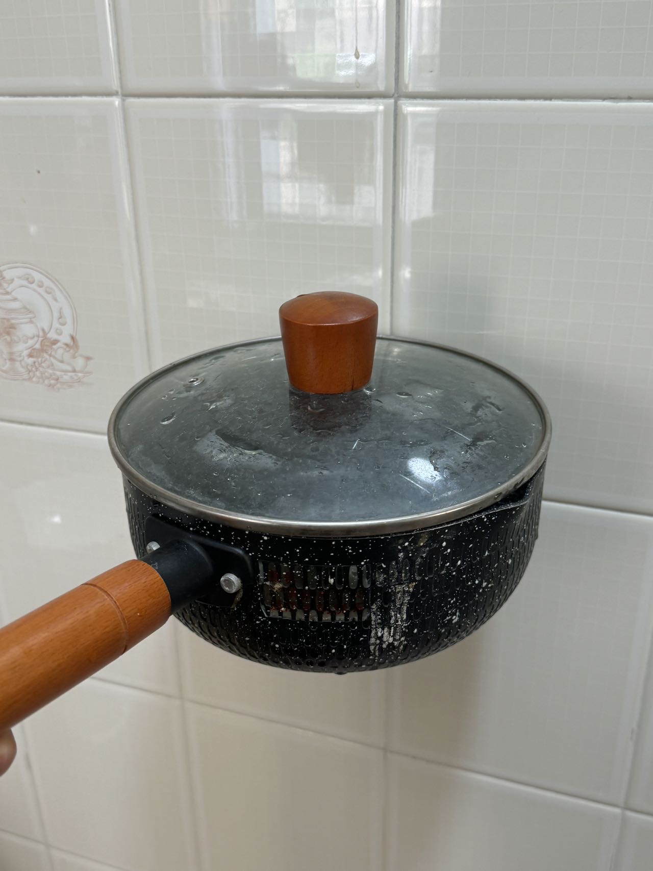 麦饭石不粘锅
