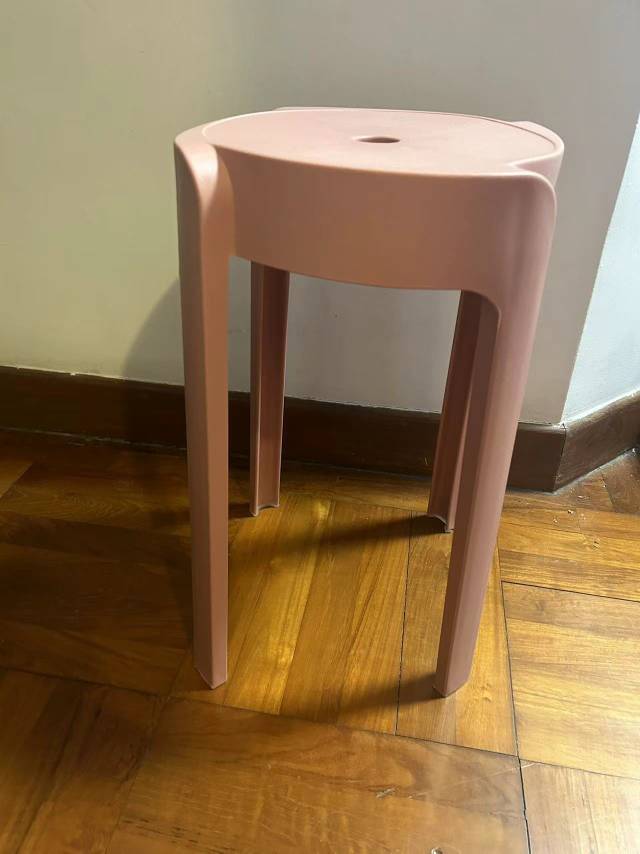 凳子