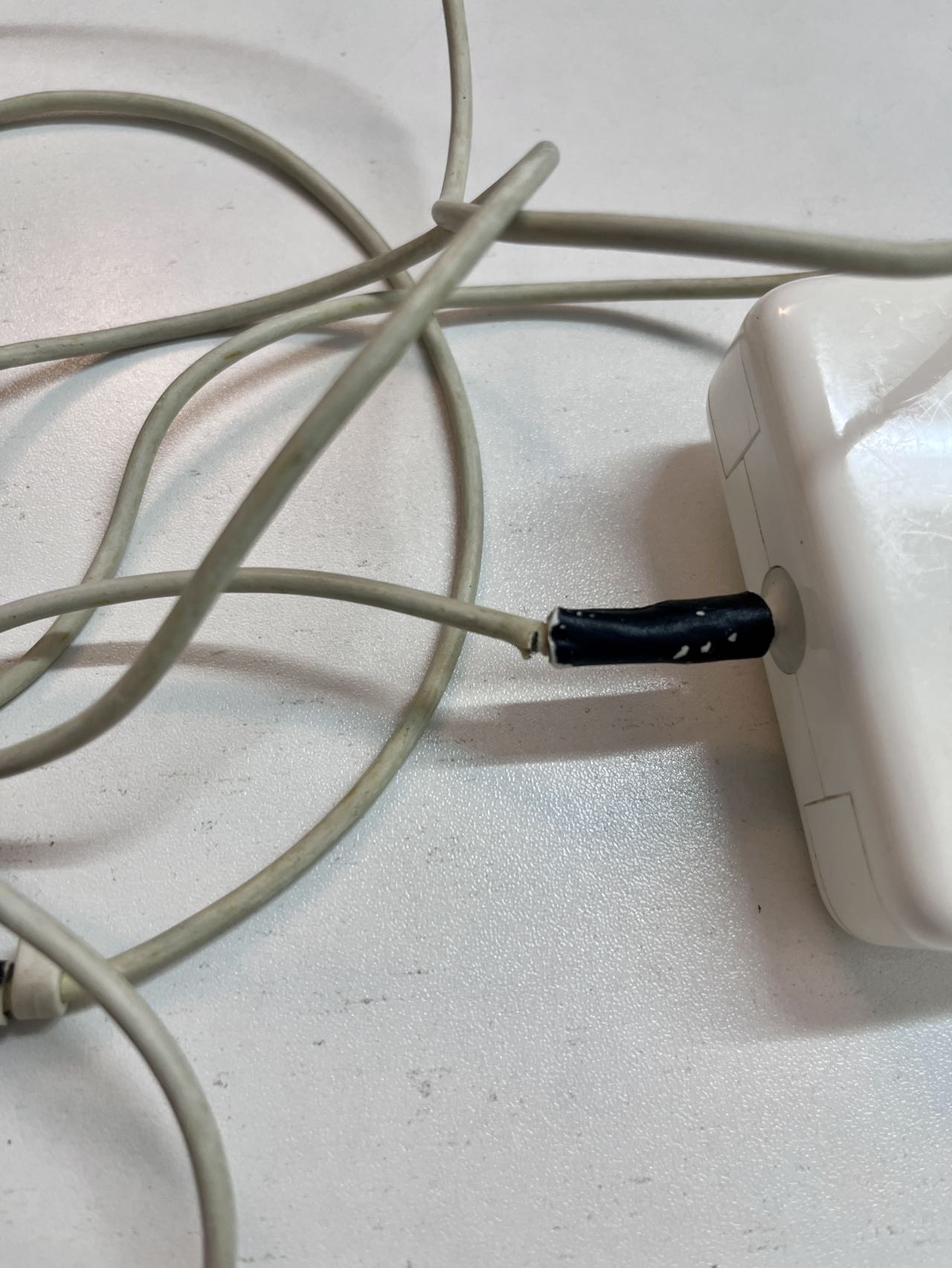 苹果电脑充电器