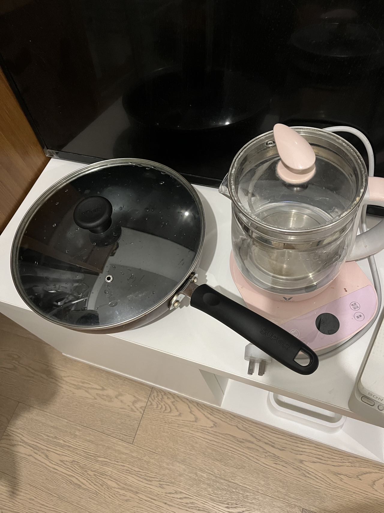 红米热水壶，茶壶。锅盖