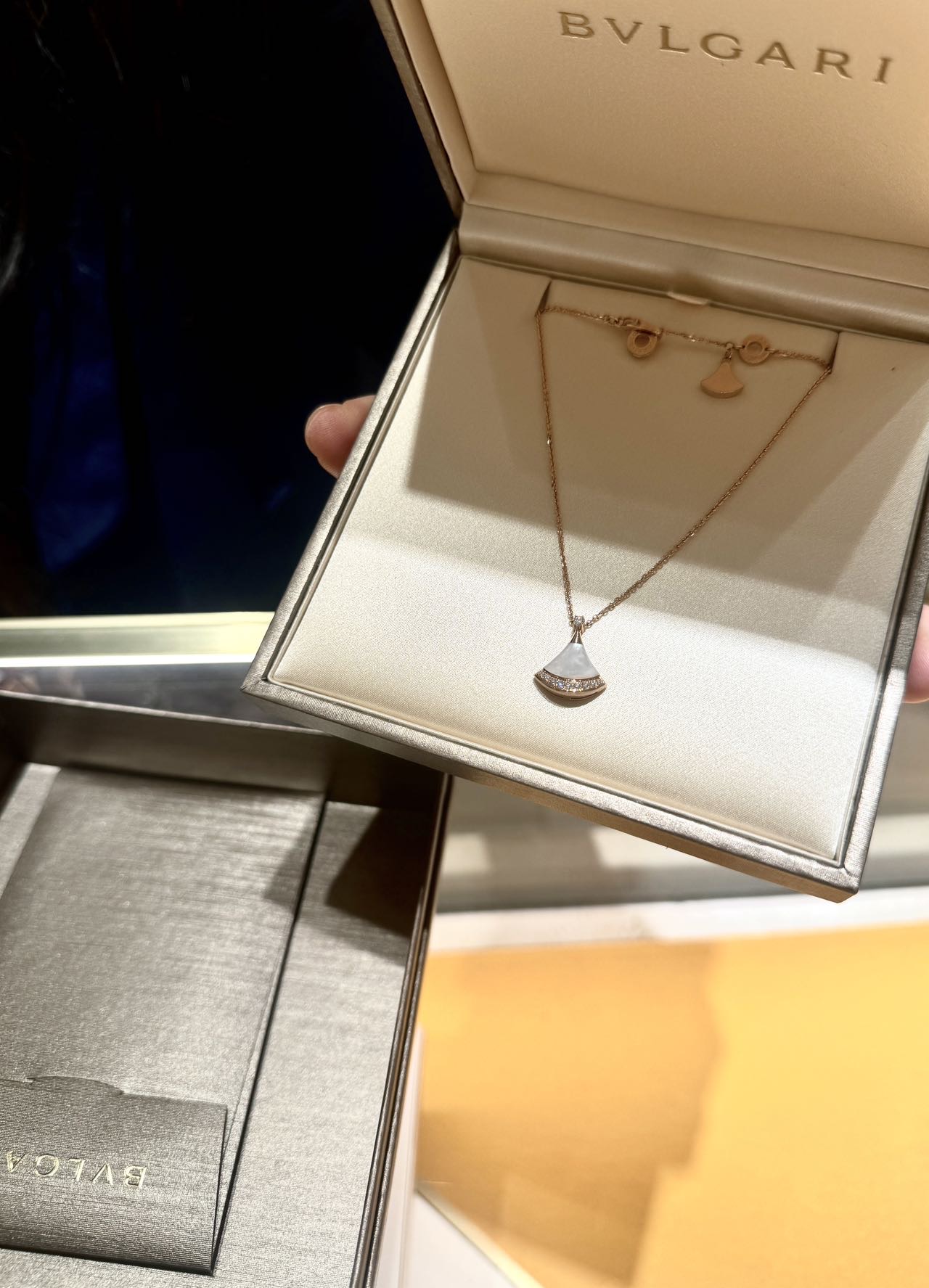 BVLGARI 宝格丽钻石白贝母项链 Divas‘ Dream