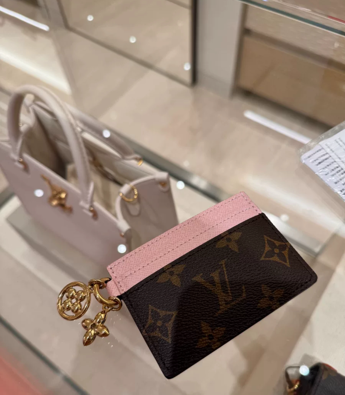 LV 限量 粉卡包