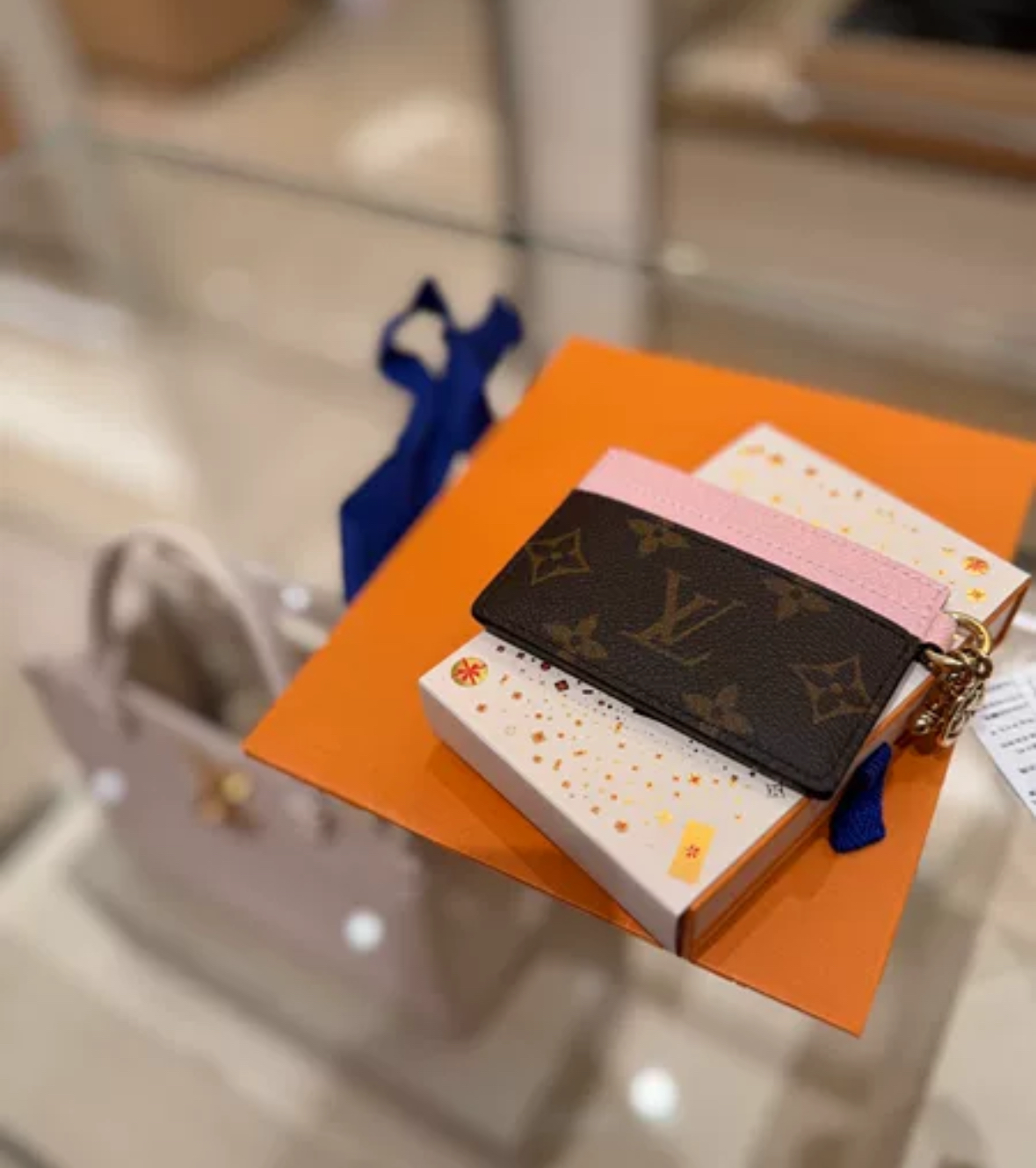 LV 限量 粉卡包