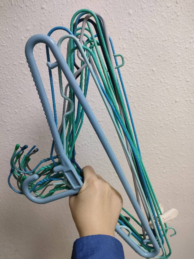 出闲置：小桌板，晾衣架，垃圾桶