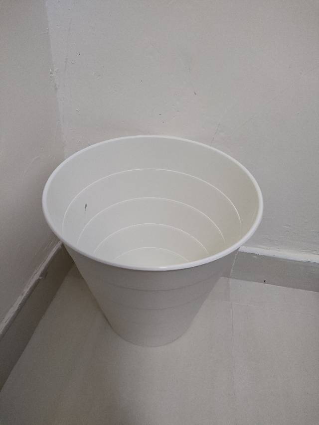 出闲置：小桌板，晾衣架，垃圾桶