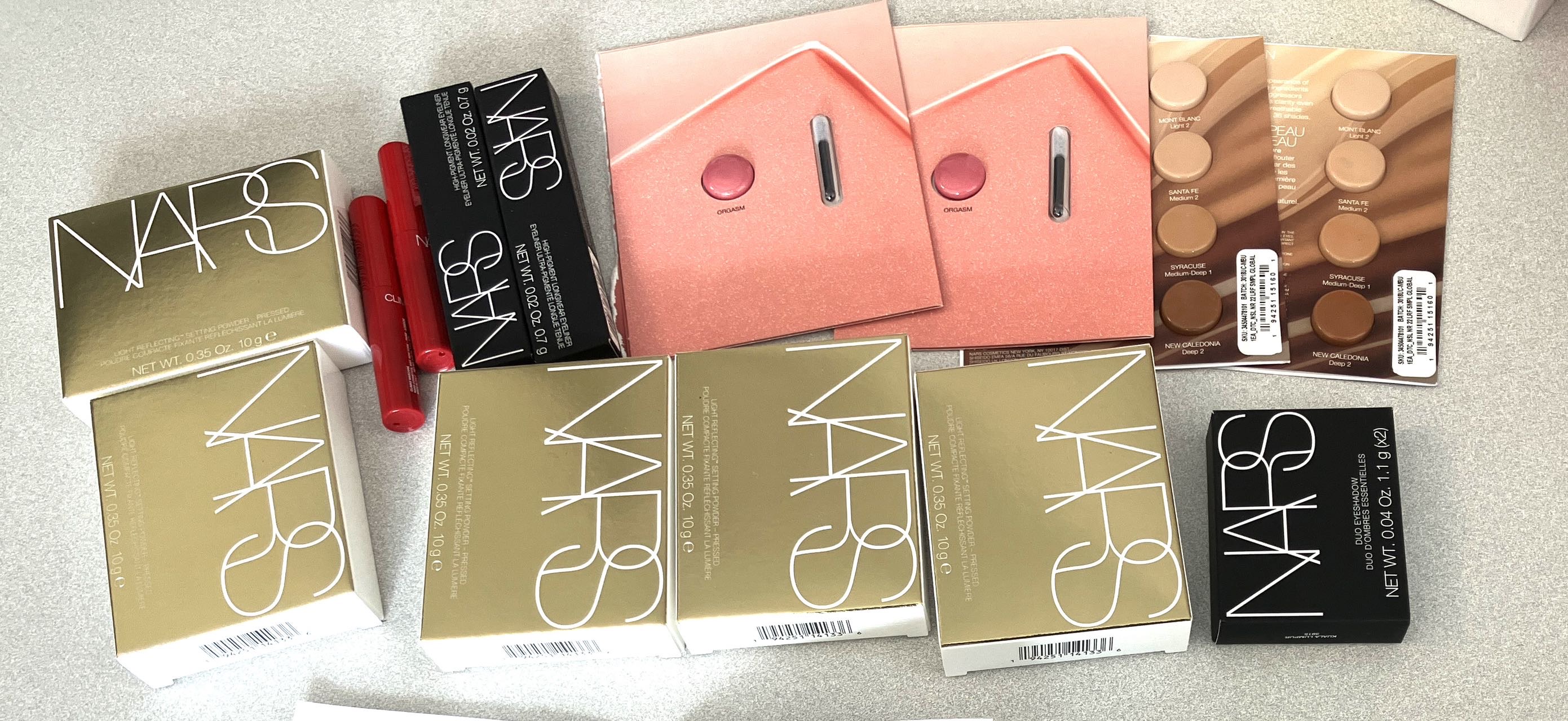 Nars 大白饼/双色眼影（圣诞限定）附送小样