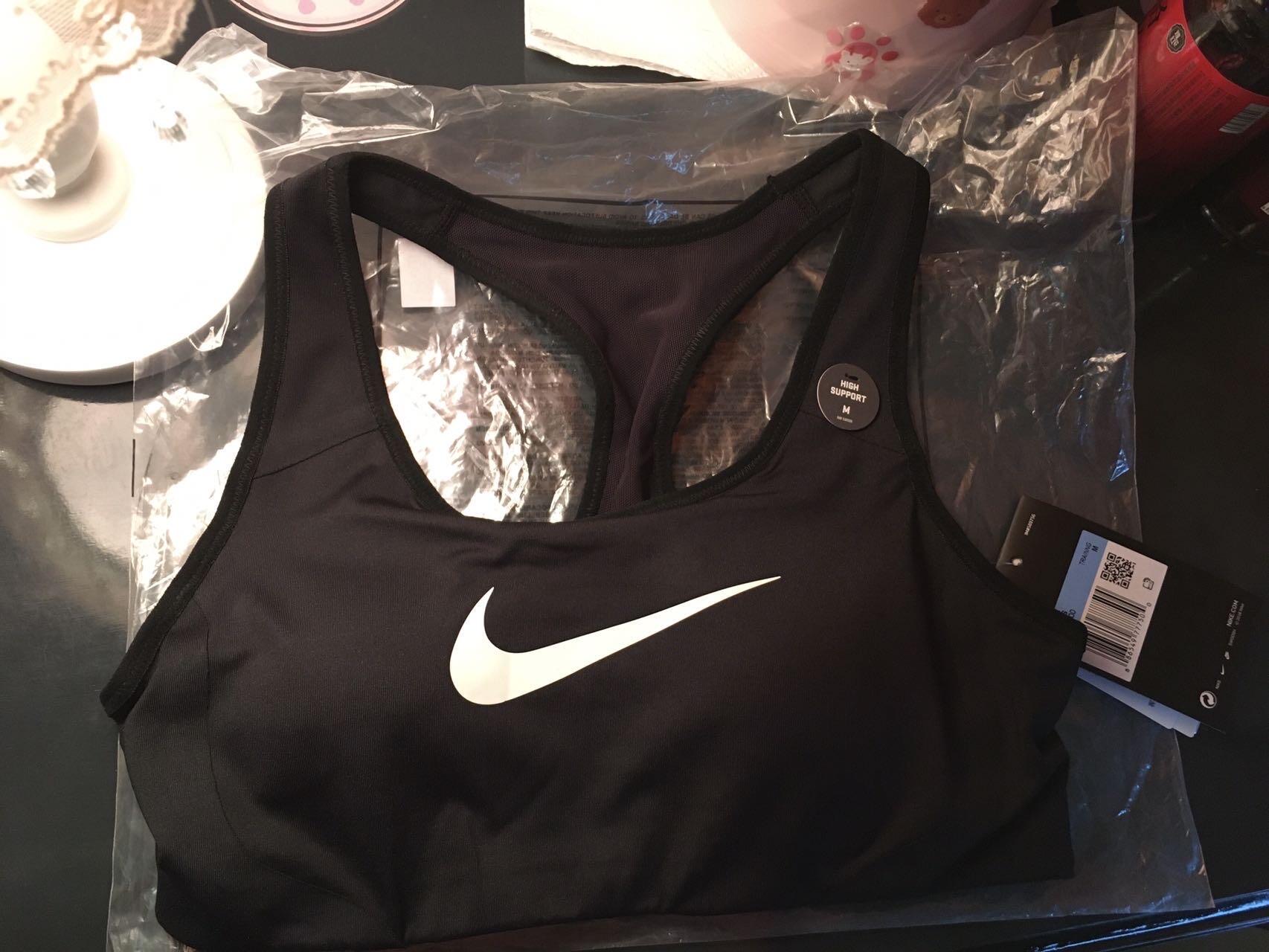 Nike运动内衣