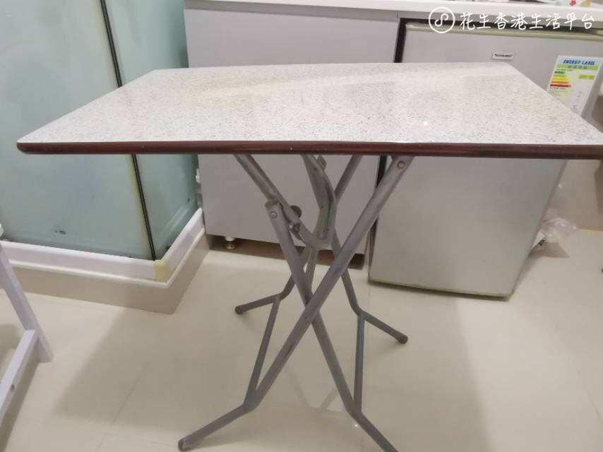 餐桌及宜家床上小桌