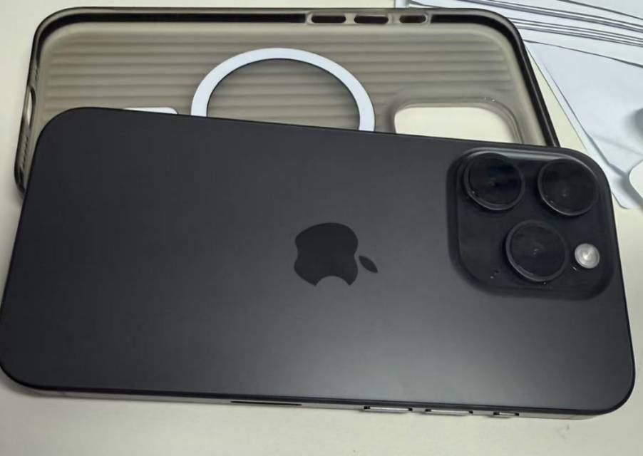 iphone 15 pro 黑 256G(已售)