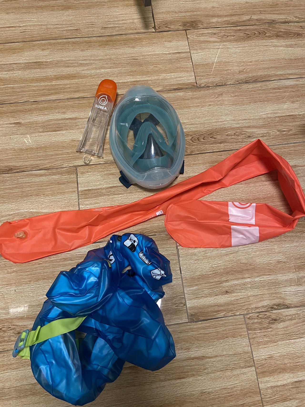 迪卡侬浮潜面罩*2
