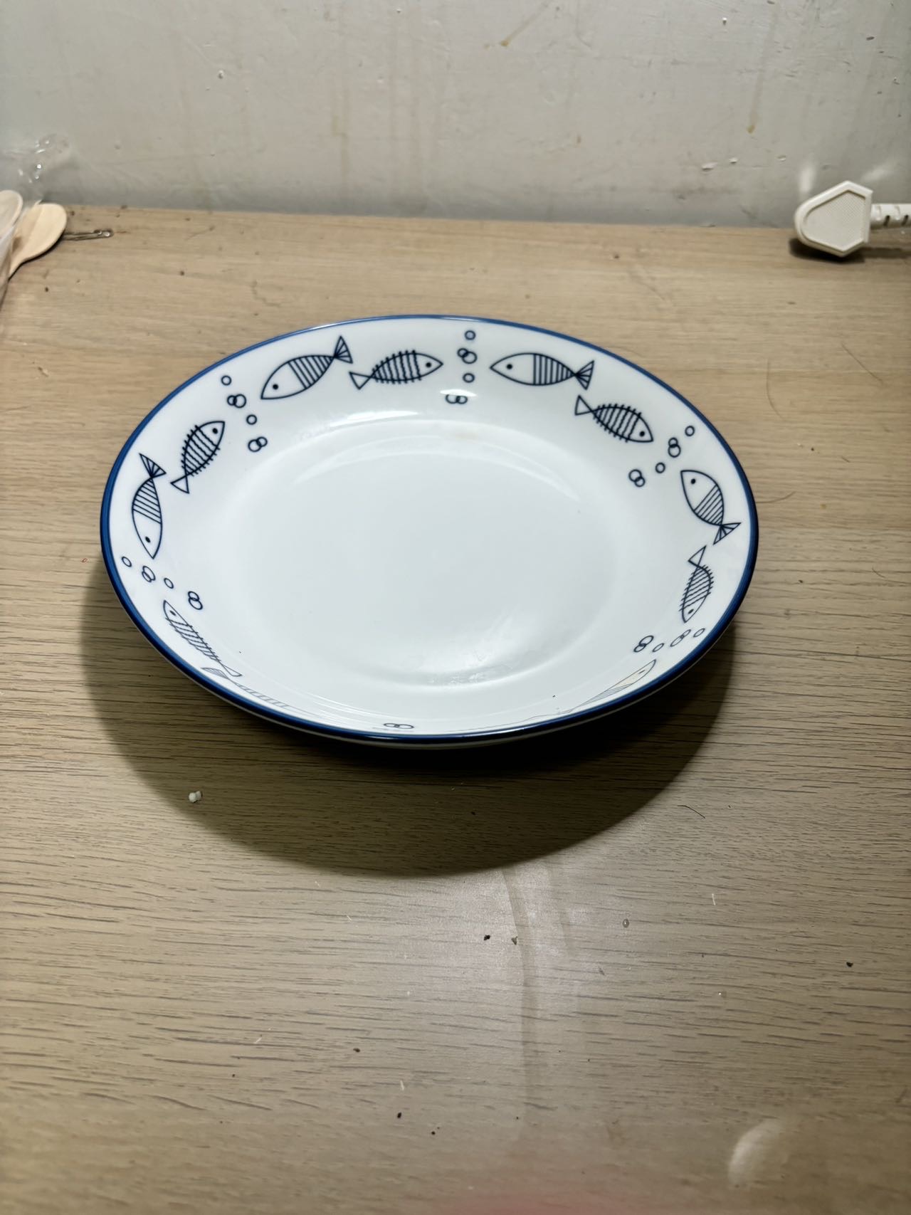 电热锅，插排，脸盆，餐盘