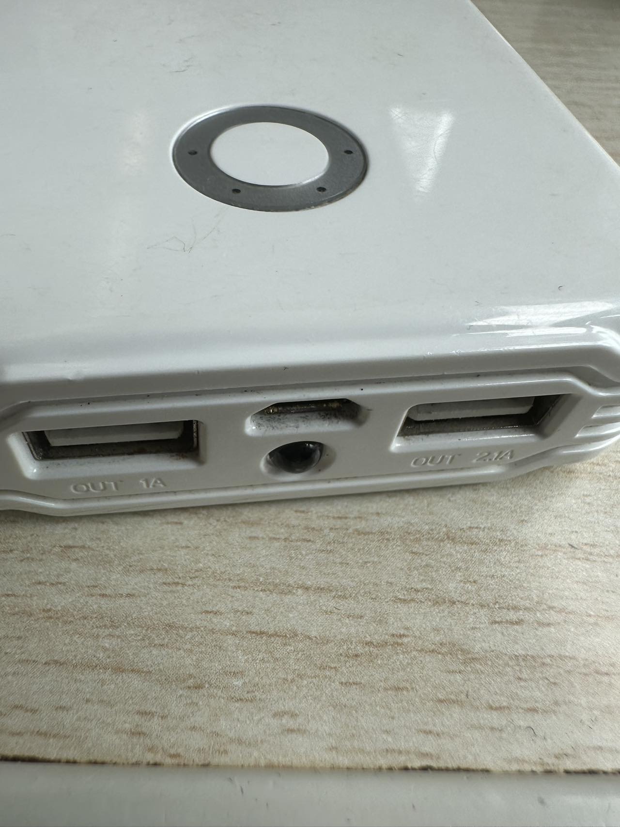 品牌充电宝两个冲口