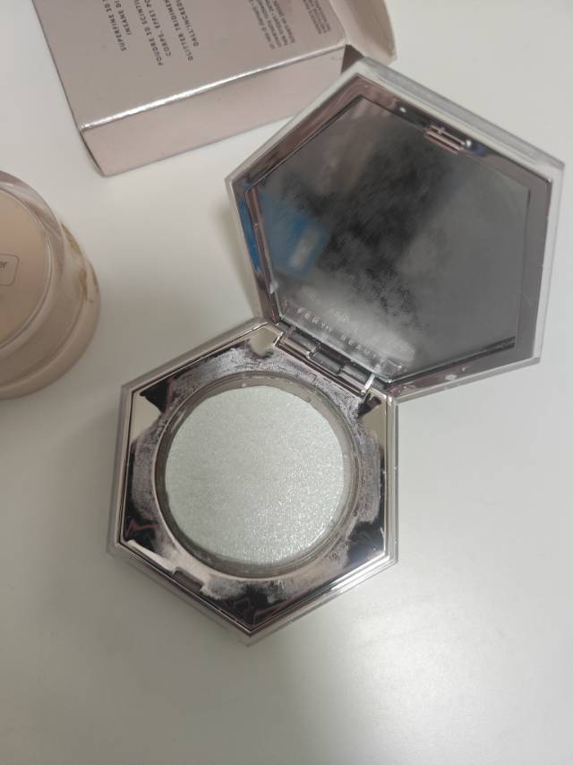 安热沙小金甁 fenty beauty钻石高光