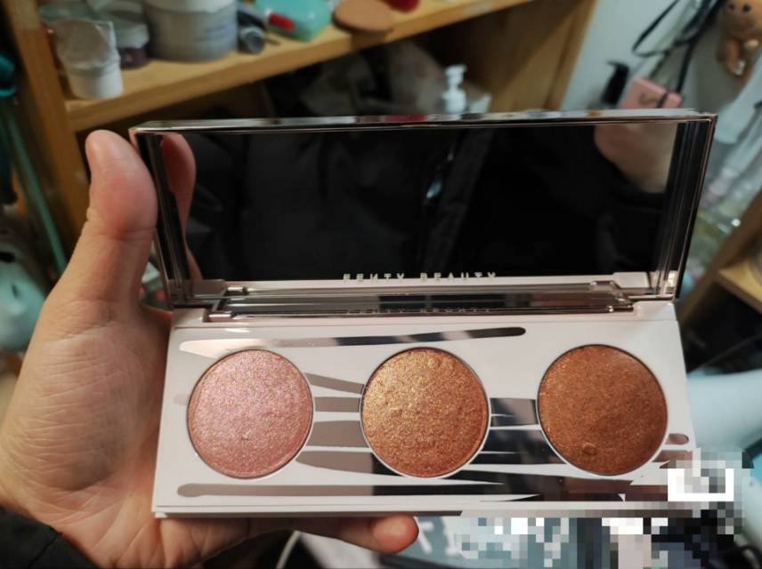 fenty beauty 三色钻石高光盘
