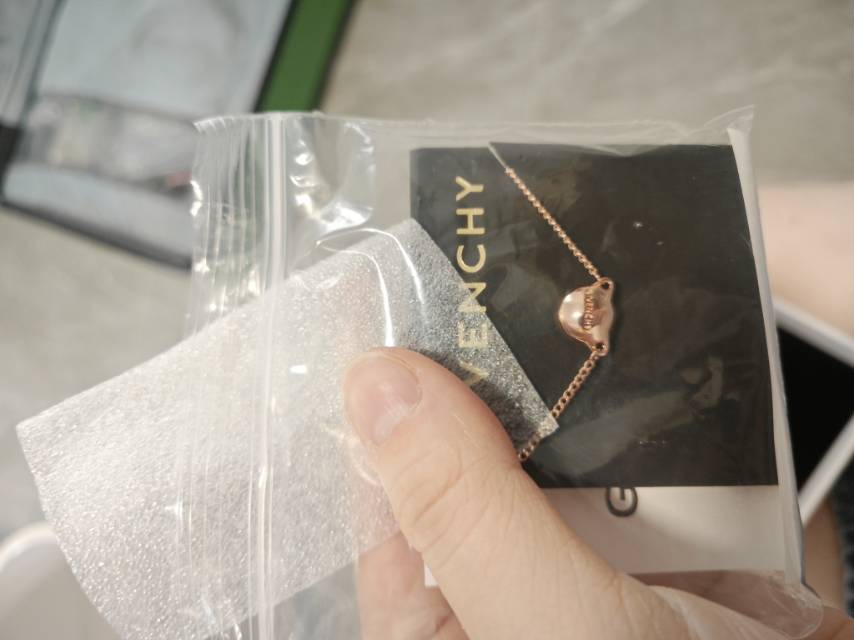纪梵希项链