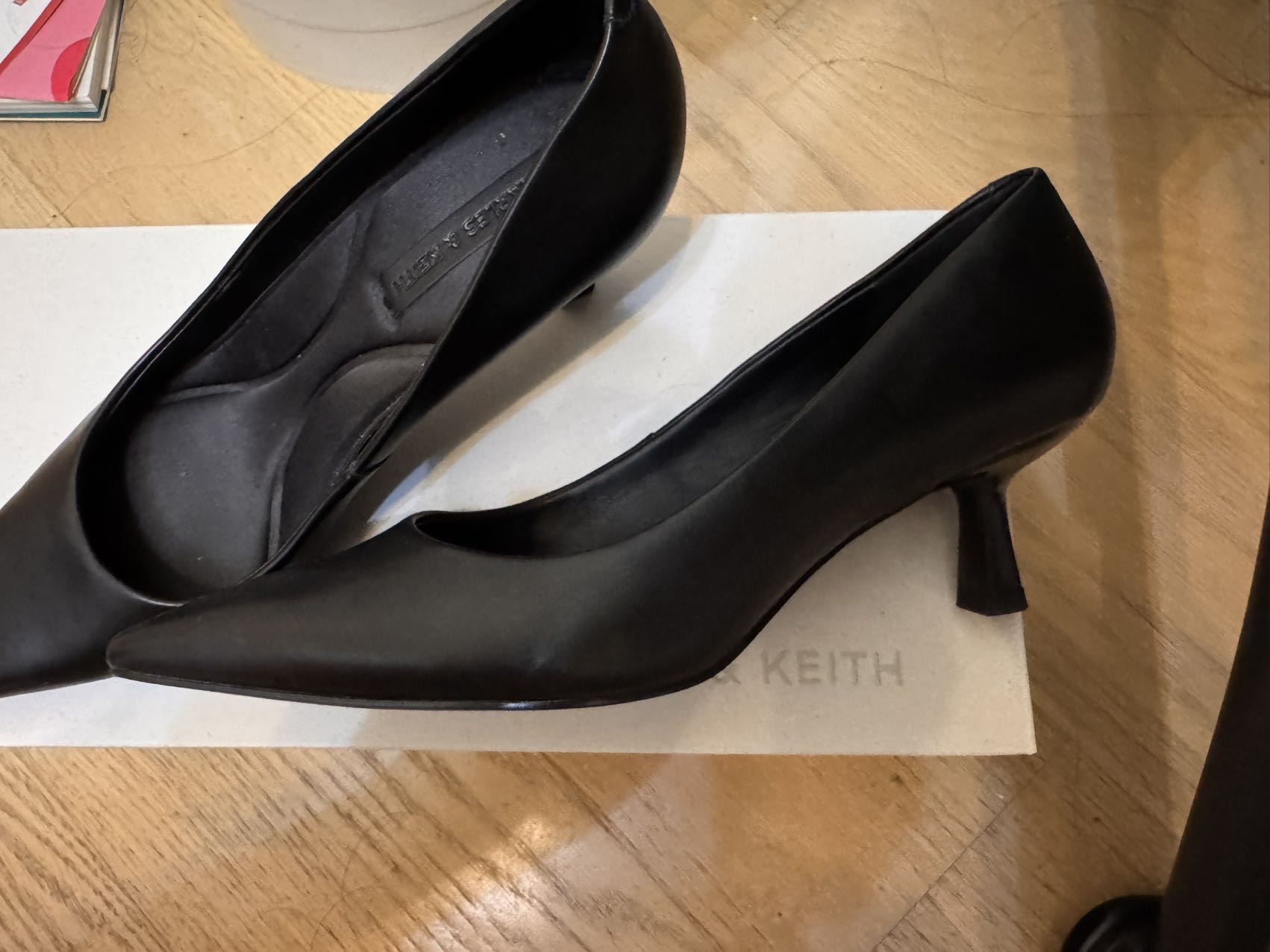 Charles&Keith黑色高跟鞋