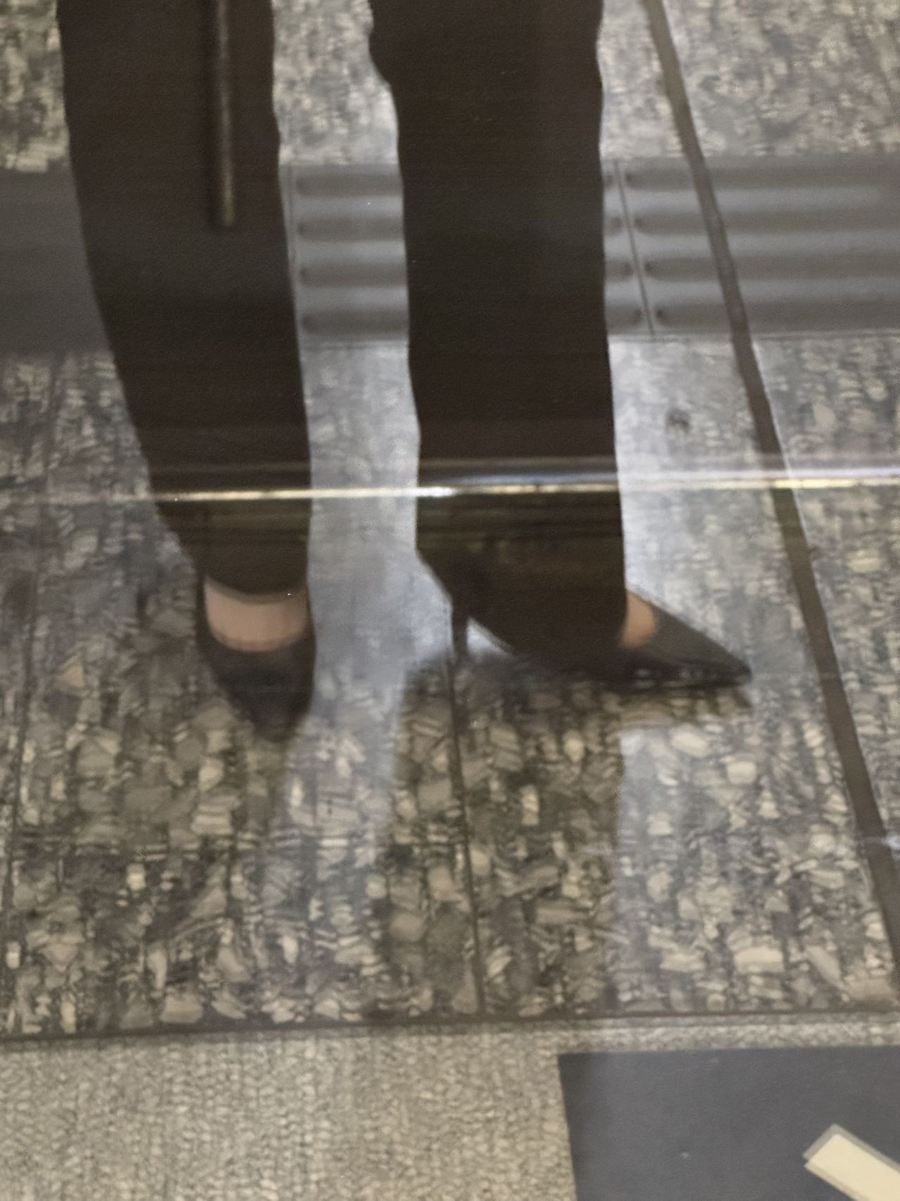 Charles&Keith黑色高跟鞋