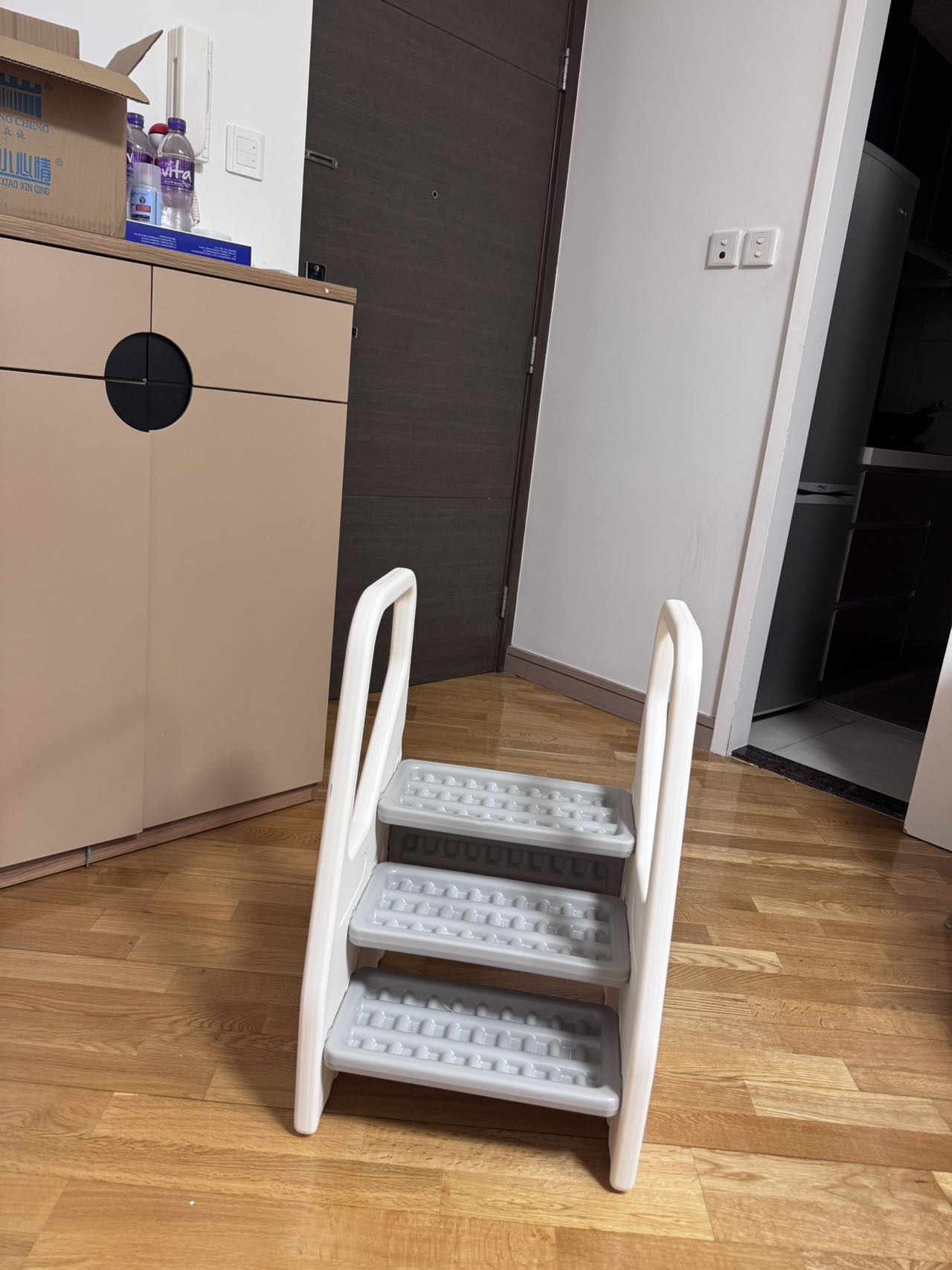 全新宝宝升降椅