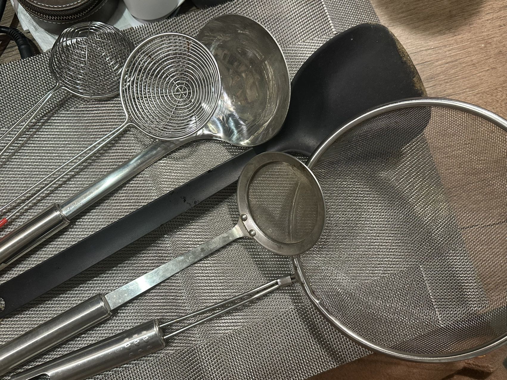 各类厨具（锅铲、锅具等）