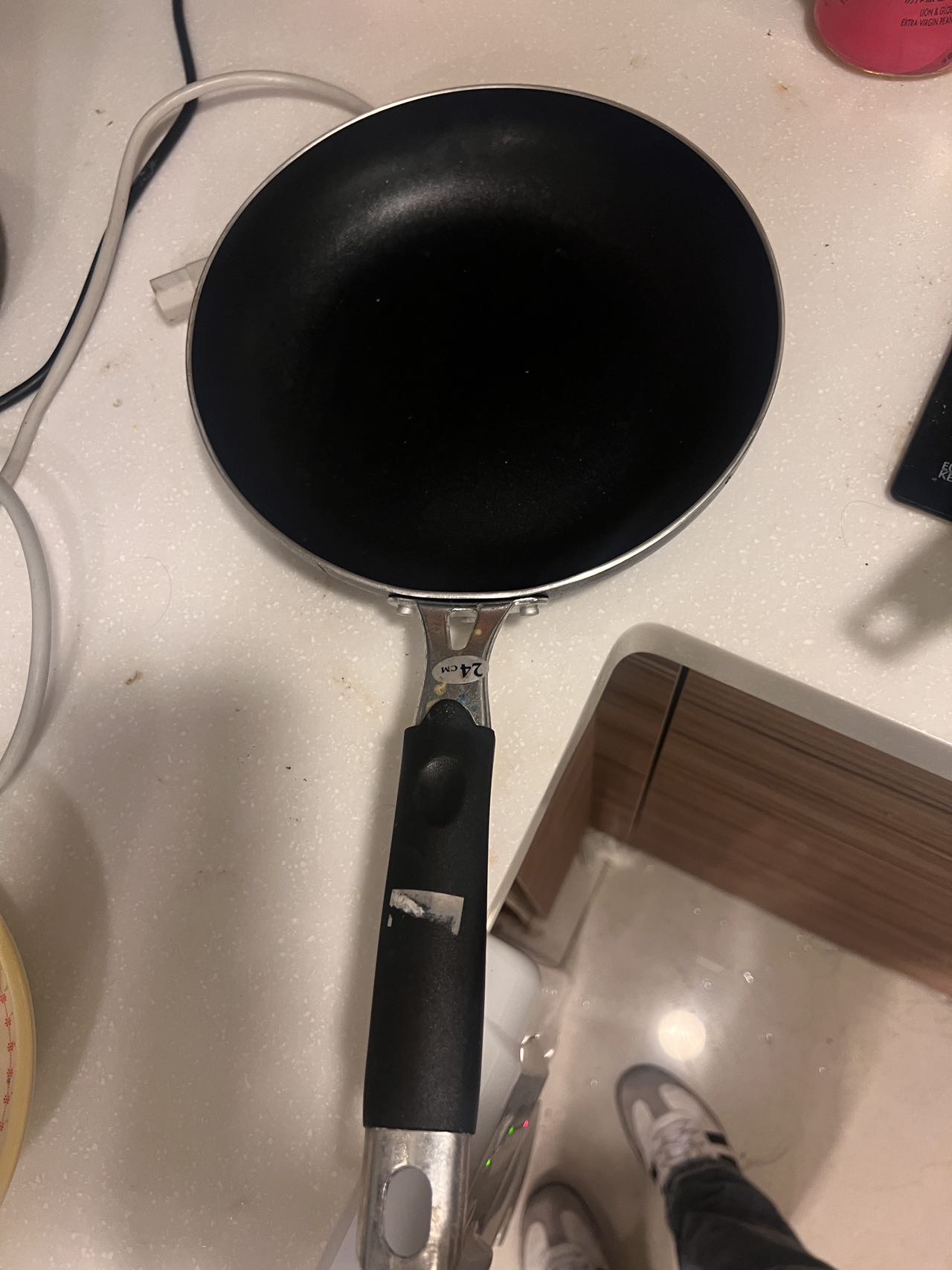 炒锅，微波炉可用