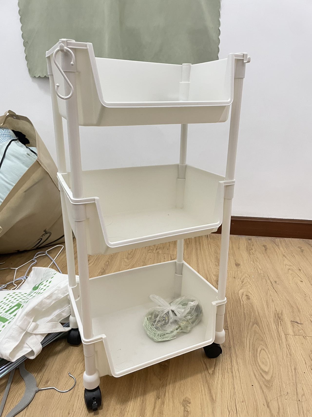 带轮子可拆卸塑料小架子
