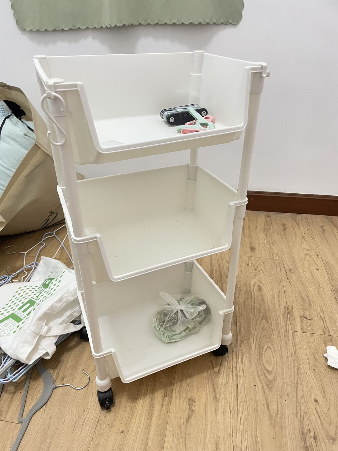 带轮子可拆卸塑料小架子