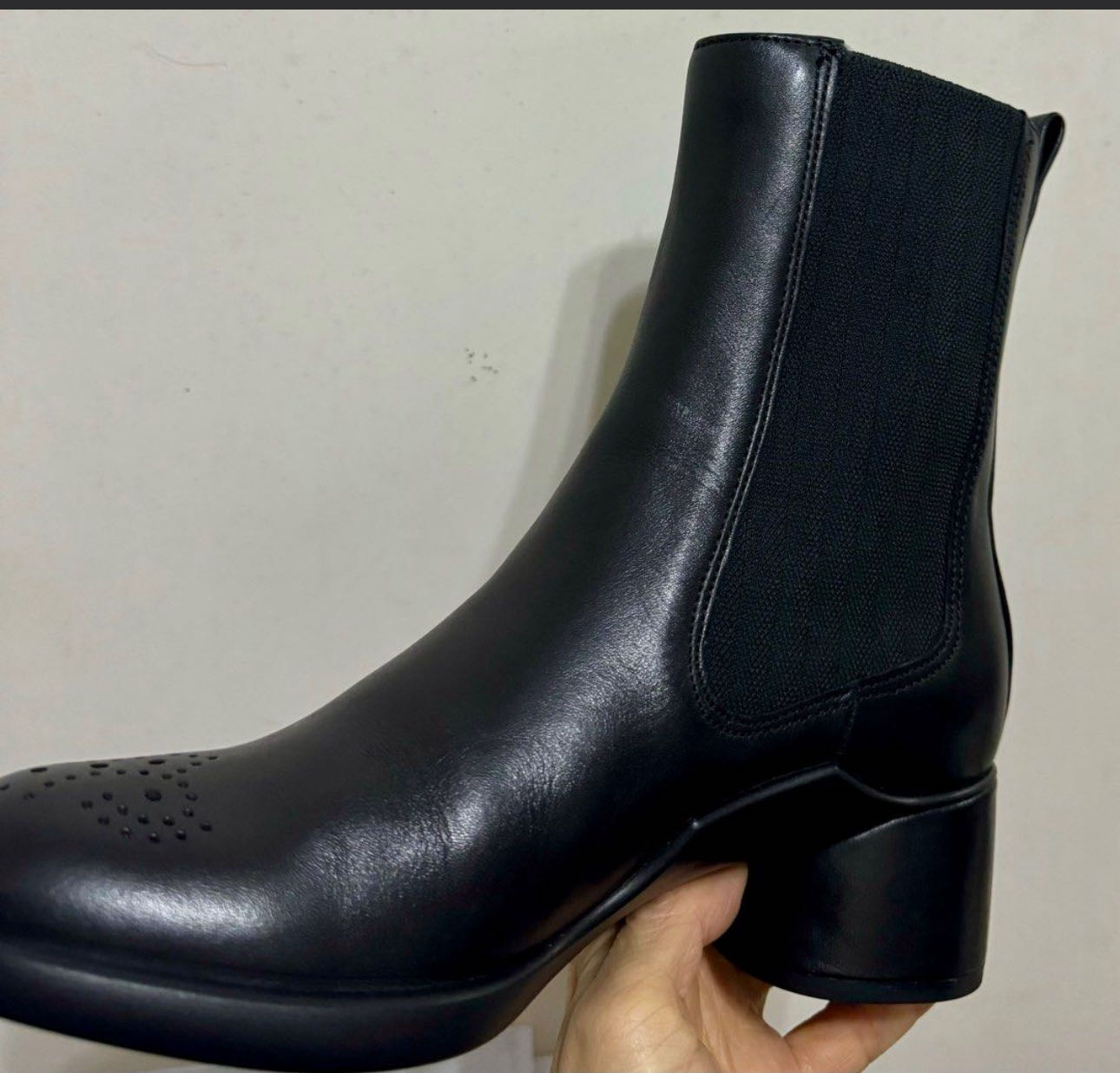 全新女靴ecco 35碼