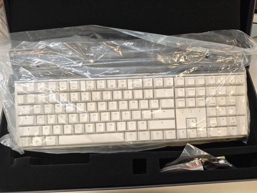 出cherry mx3.0s 机械键盘 无线三模RGB