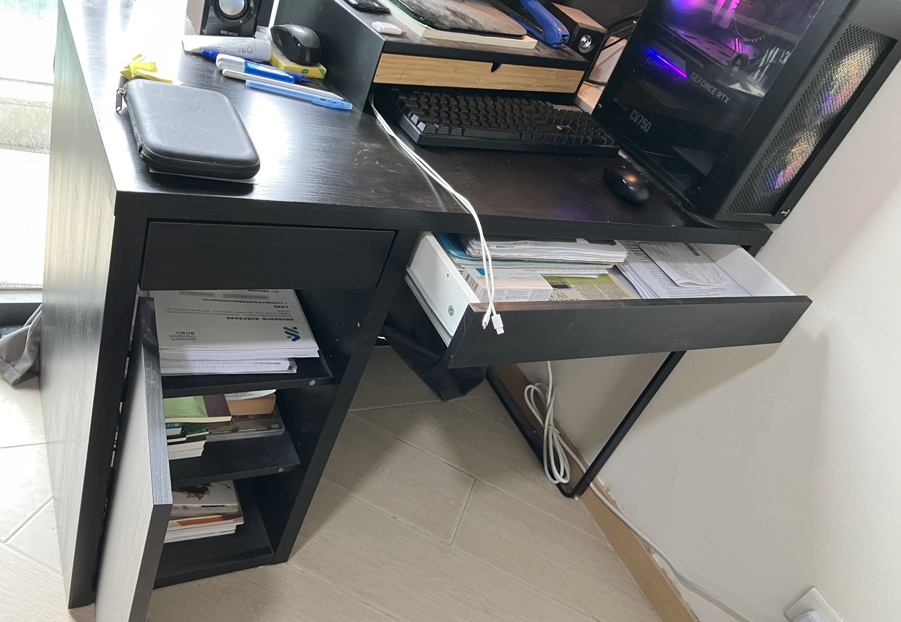 黑色宜家办公桌