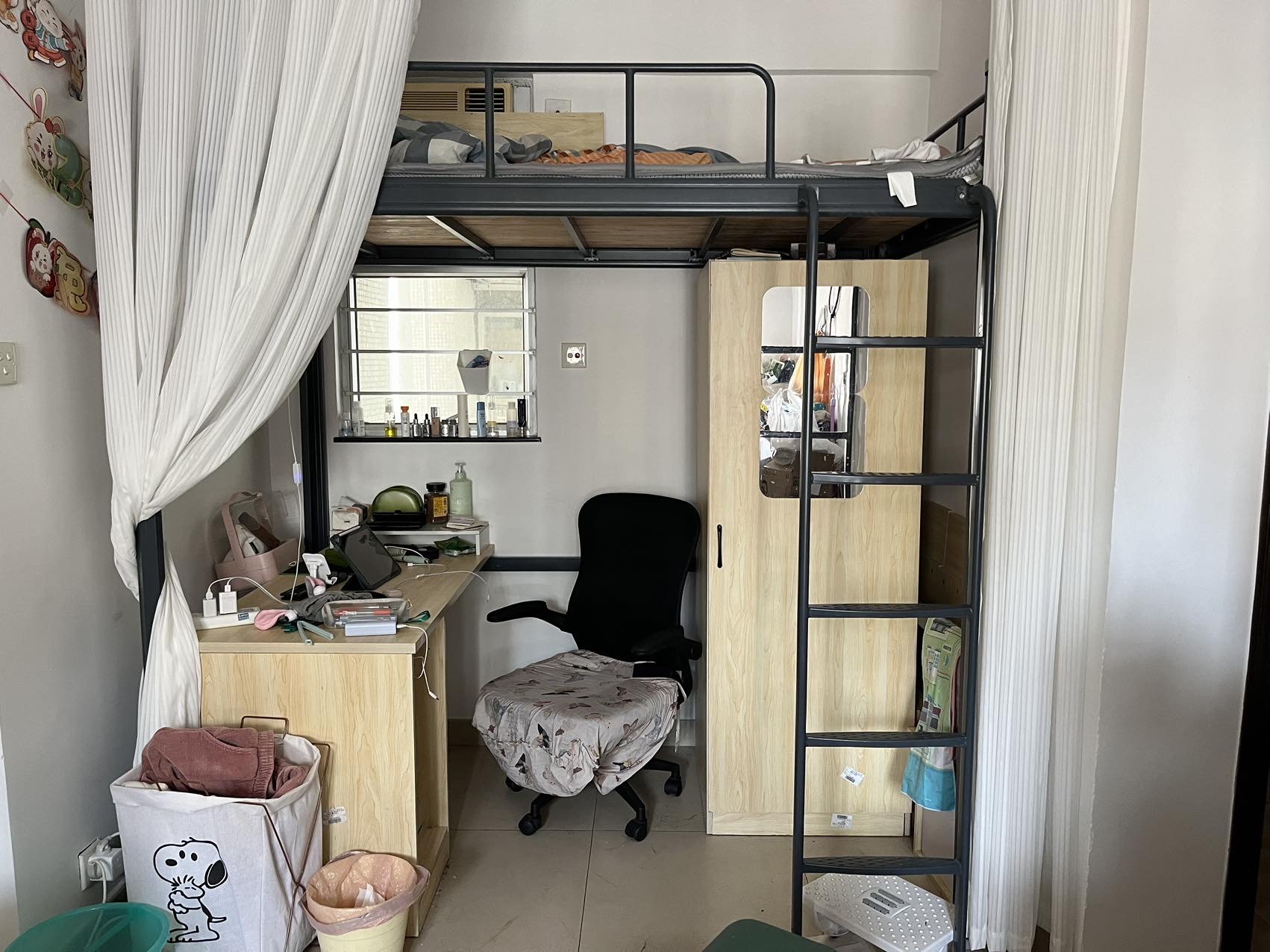 架子床+柜子桌子