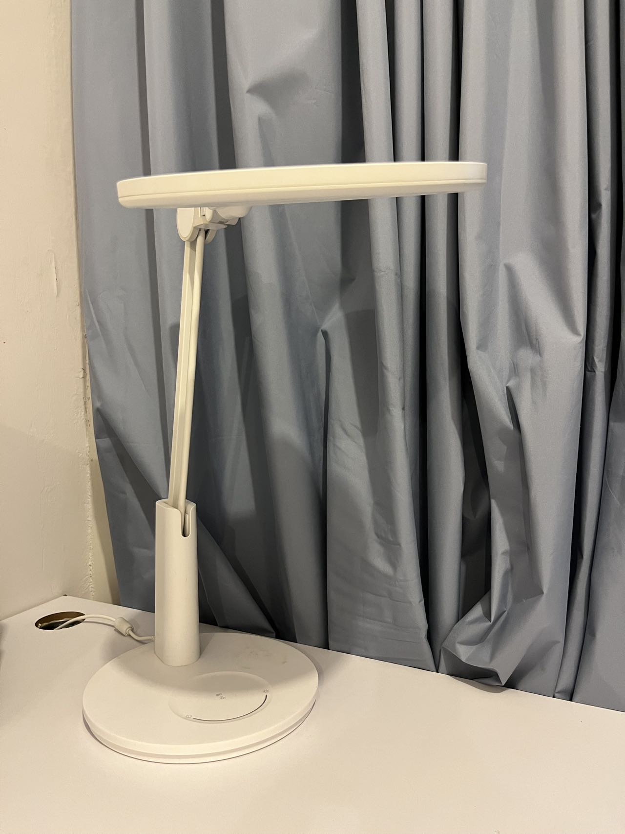 孩视宝无级调节白色护眼台灯