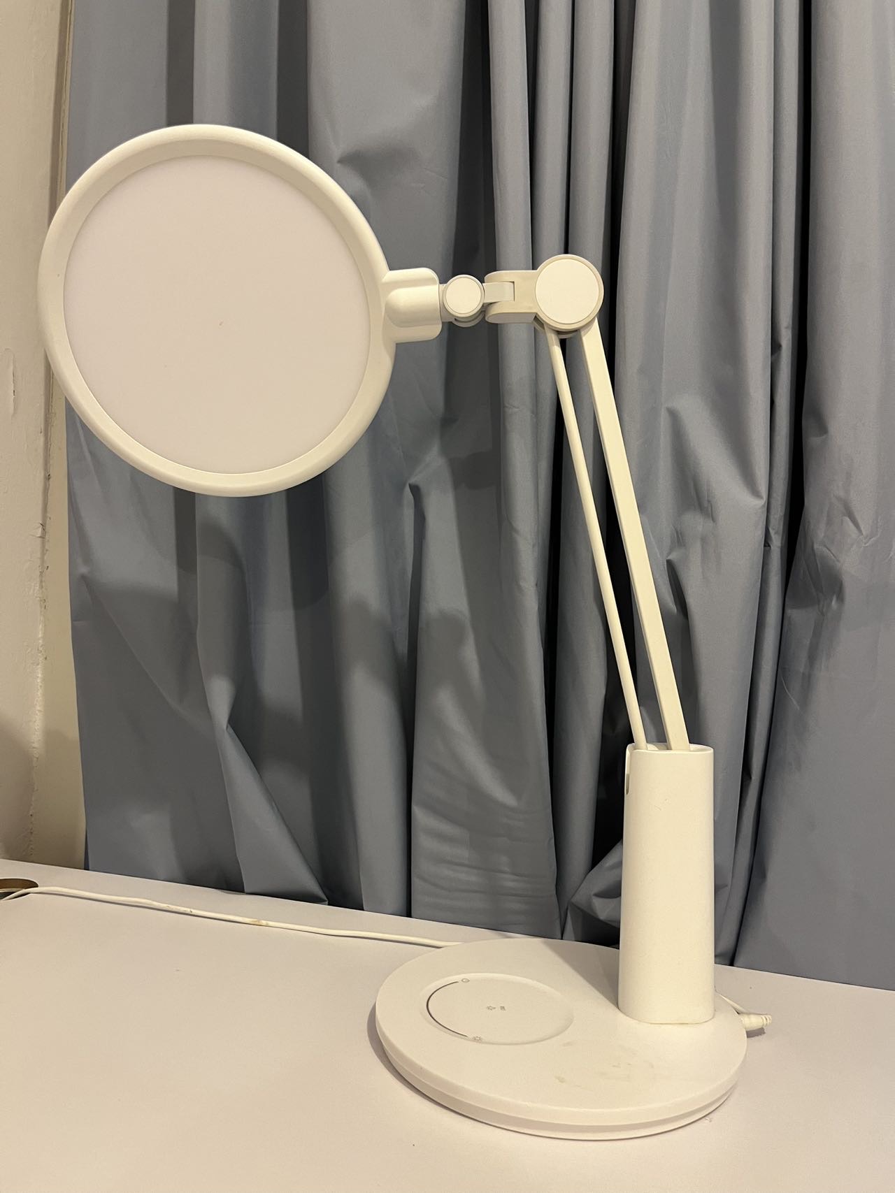 孩视宝无级调节白色护眼台灯