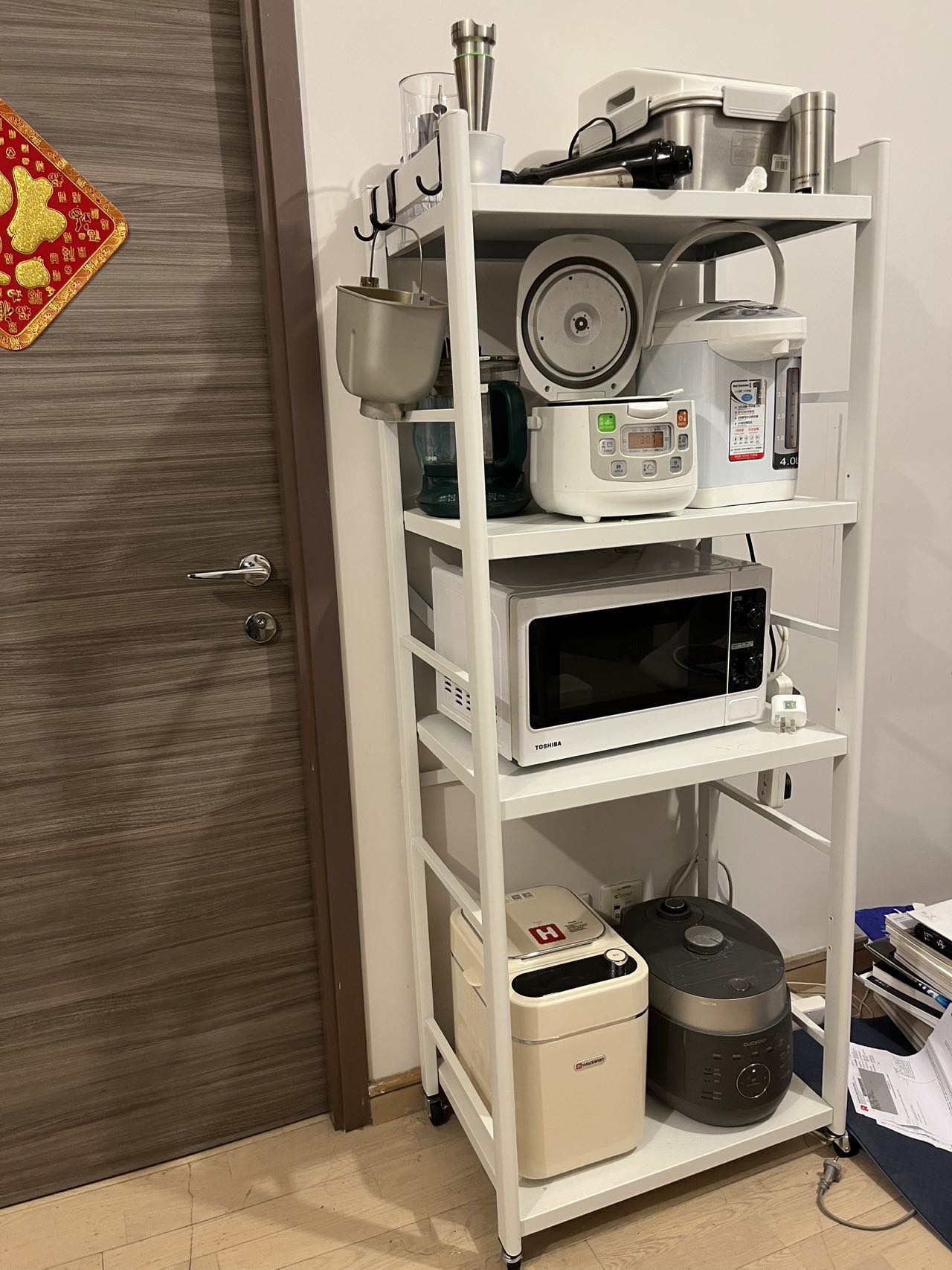 白色极简四层带轮金属置物架