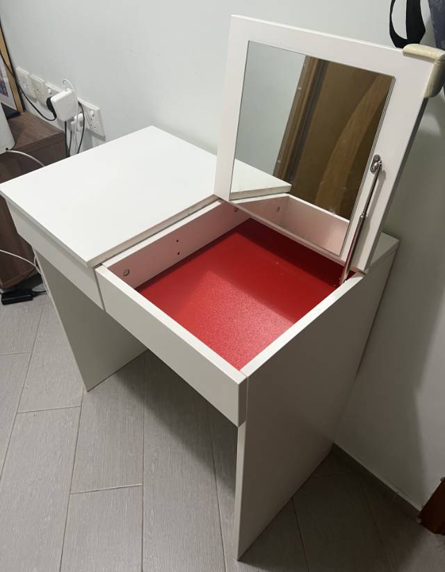 IKEA梳妆台