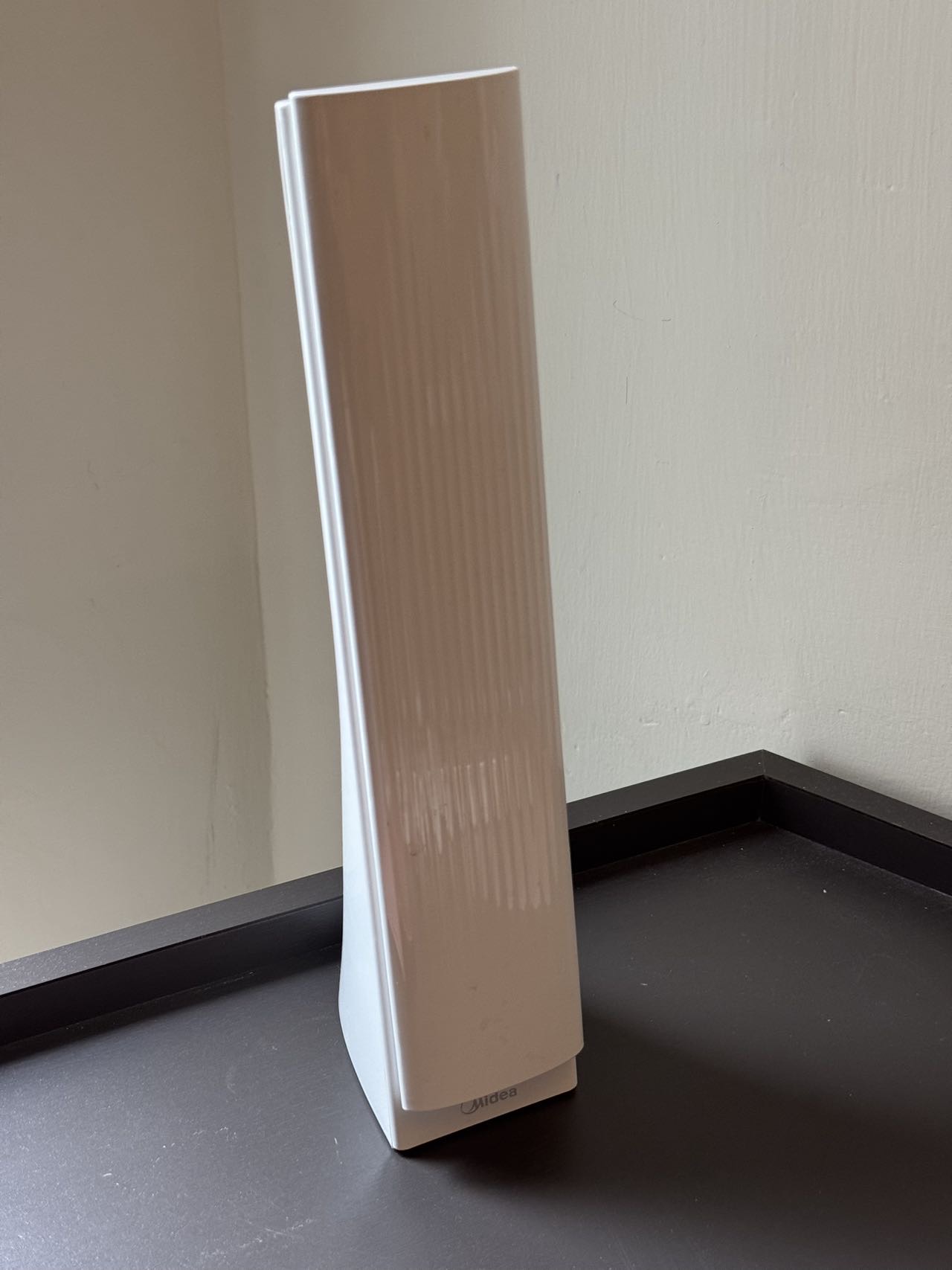 美的LED便携充电台灯