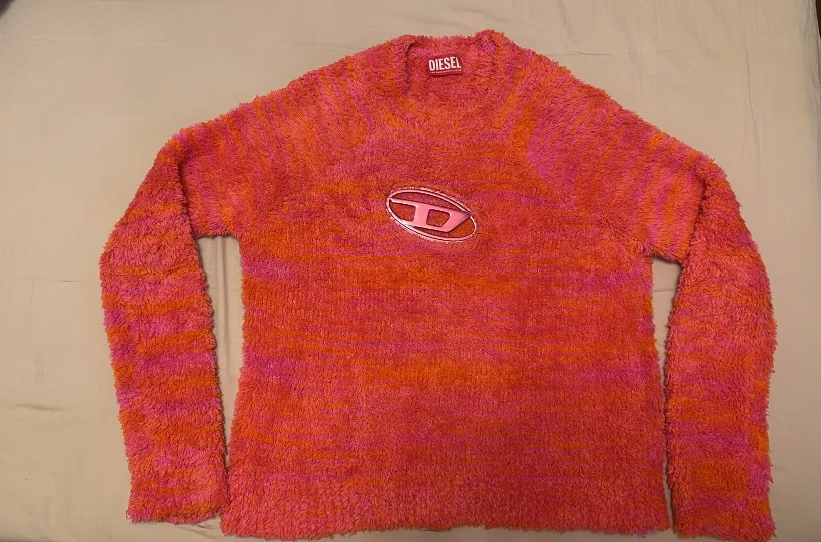Diesel九成新紅色鏤空logi長袖毛毛上衣