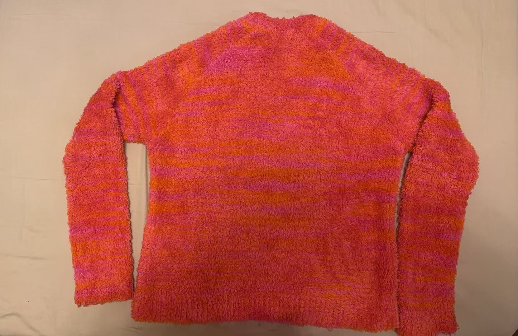 Diesel九成新紅色鏤空logi長袖毛毛上衣