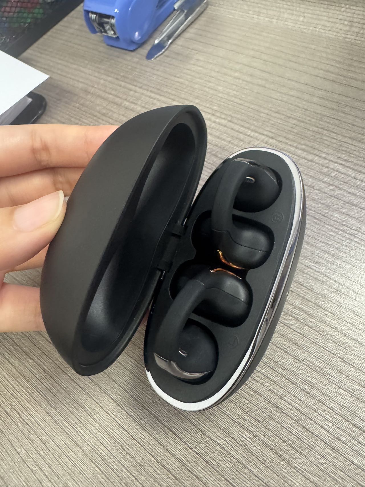 無線藍牙耳機（夾耳式）