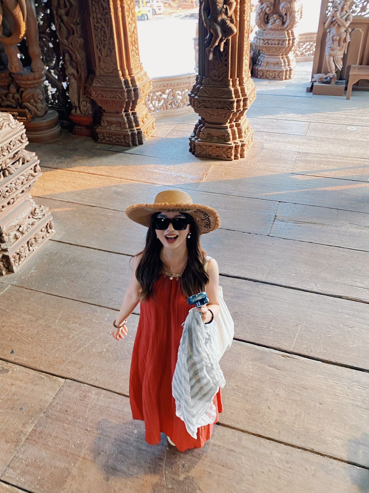 红色海边度假裙子