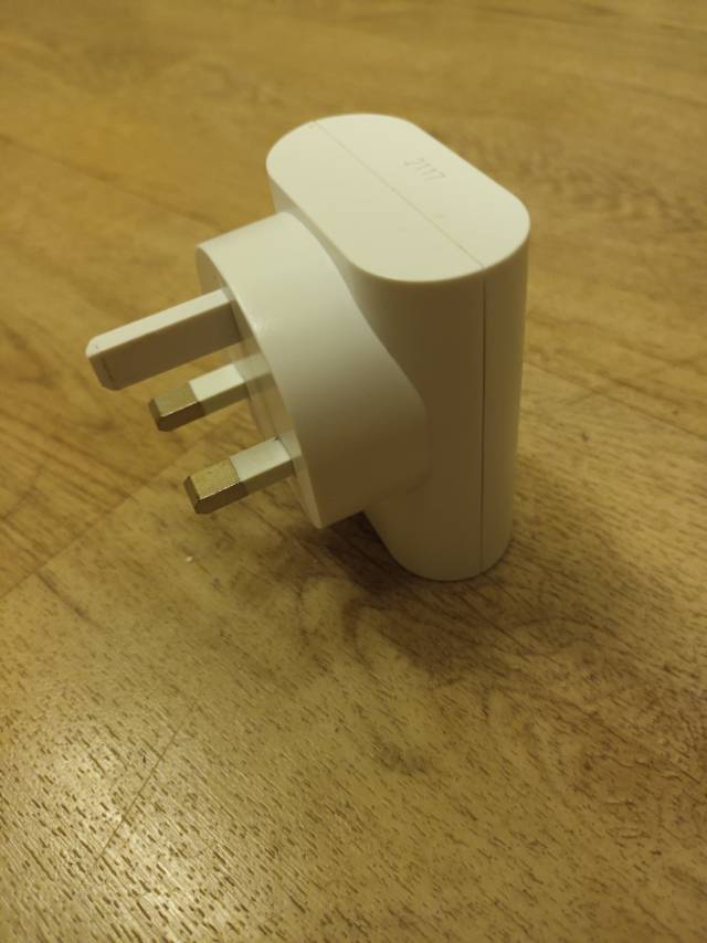 港插转3个USB充电口