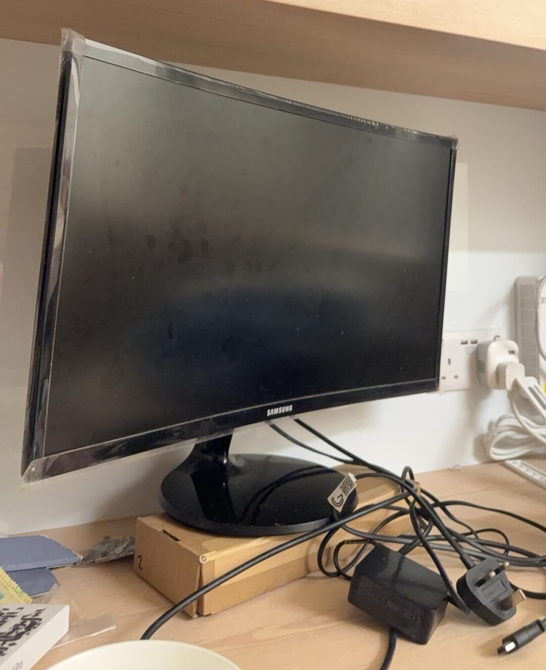 三星24寸曲面显示器（配英标插头➕转换线）