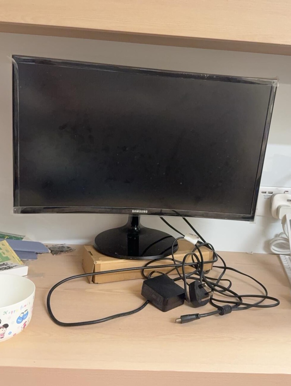三星24寸曲面显示器（配英标插头➕转换线）