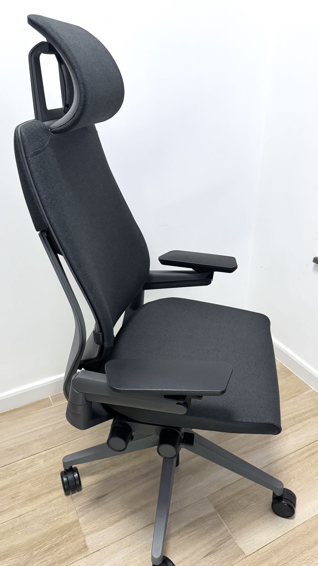 Steelcase Gesture 人体工学椅带头枕