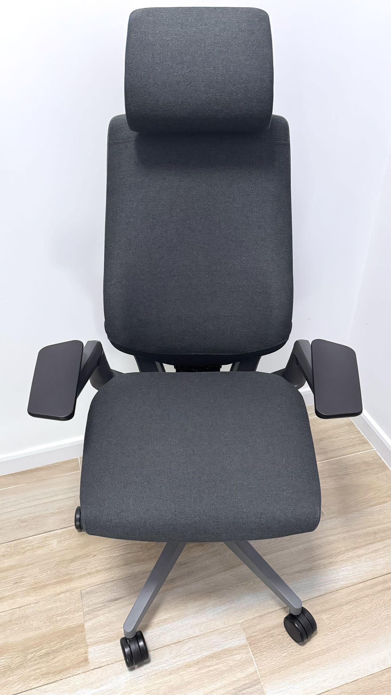 Steelcase Gesture 人体工学椅带头枕